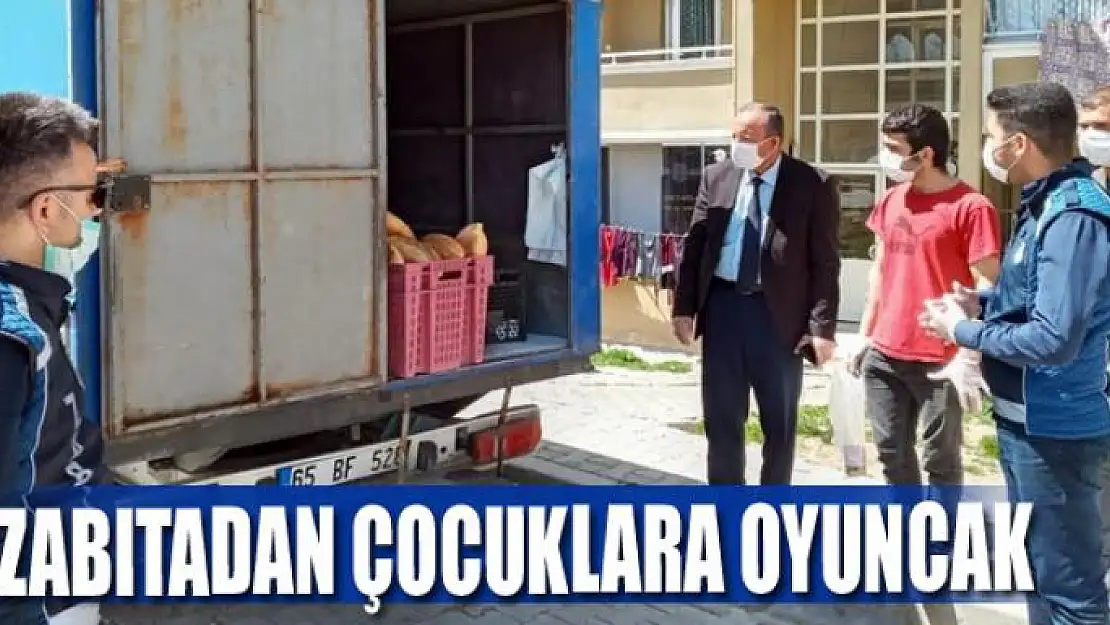 Zabıtadan çocuklara oyuncak