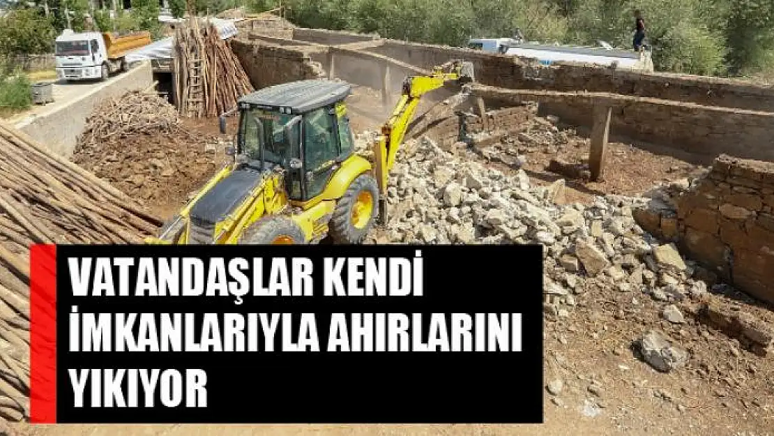 İpekyolu'nda vatandaşlar kendi imkanlarıyla ahırlarını yıkıyor