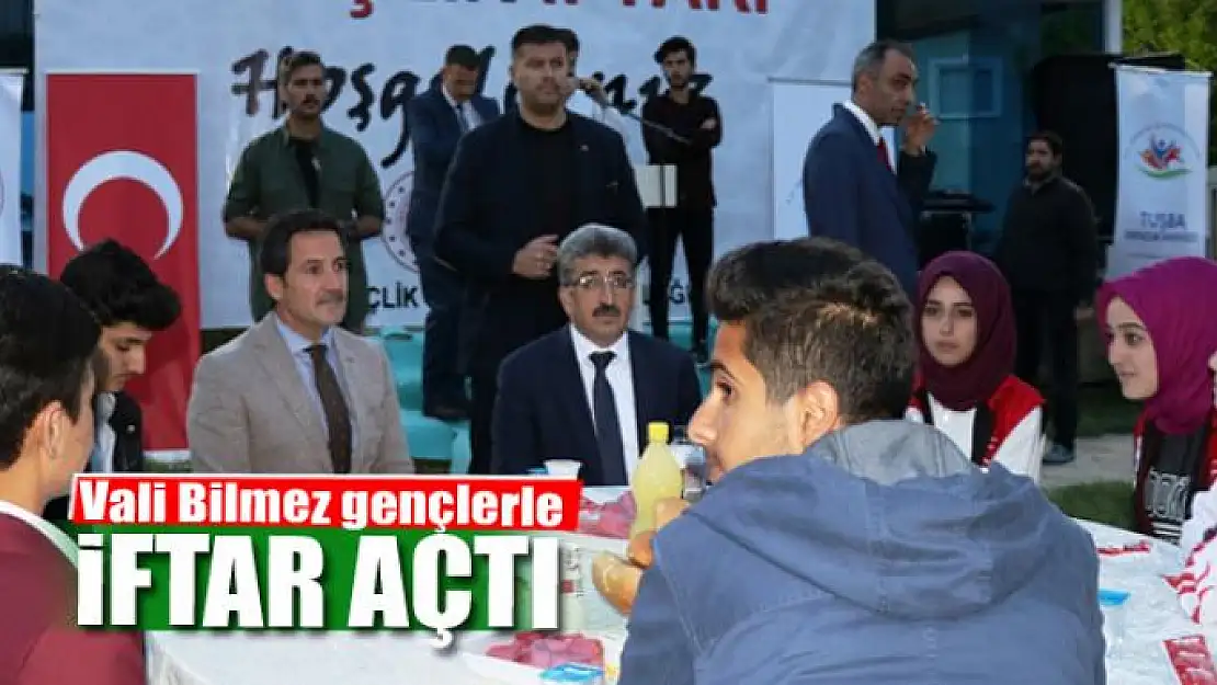 Vali Bilmez gençlerle iftar yaptı