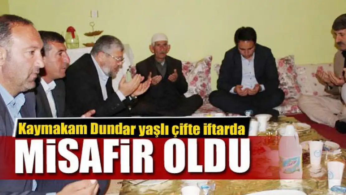 Kaymakam Dundar yaşlı çifte iftarda misafir oldu