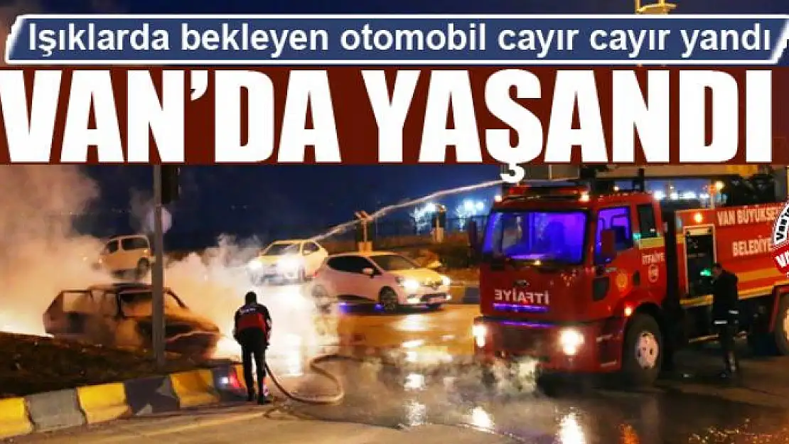 Işıklarda bekleyen otomobil cayır cayır yandı