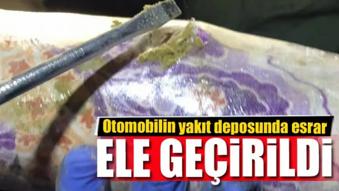 Otomobilin yakıt deposunda esrar ele geçirildi 