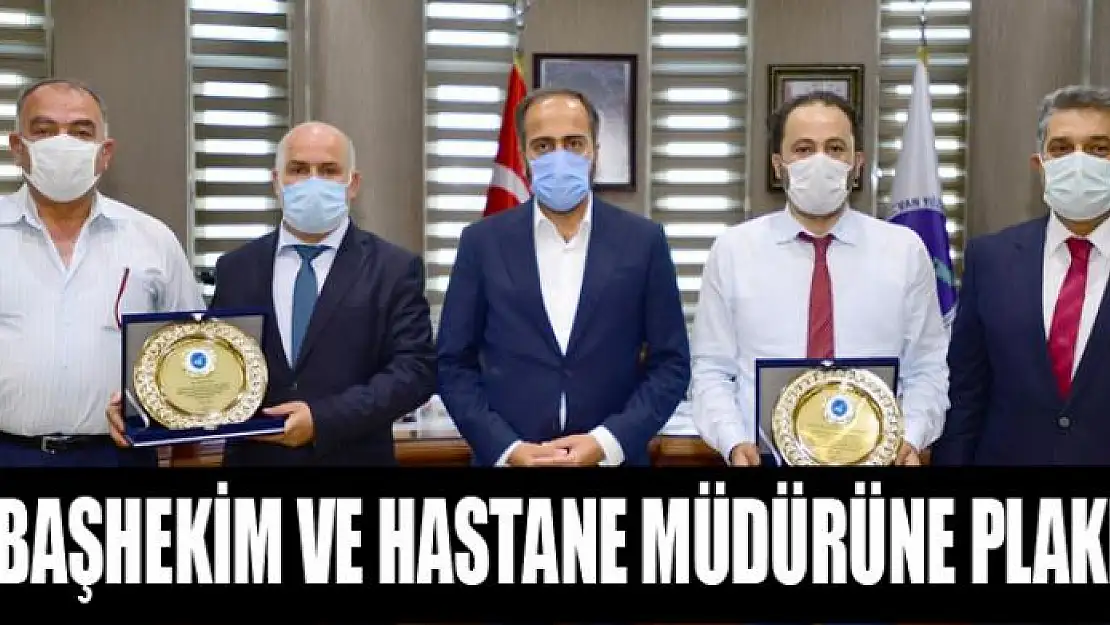 Rektör Şevli'den başhekime ve hastane müdürüne plaket