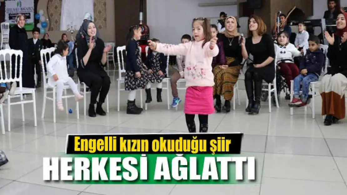 Engelli kızın okuduğu şiir herkesi ağlattı