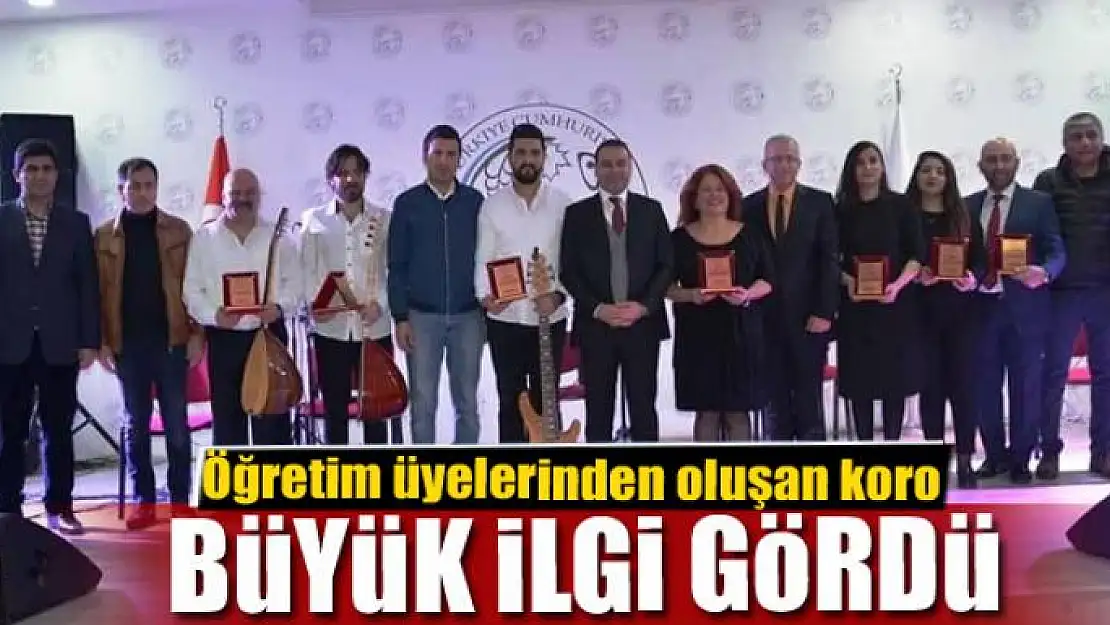 Öğretim üyelerinden oluşan koro büyük ilgi gördü