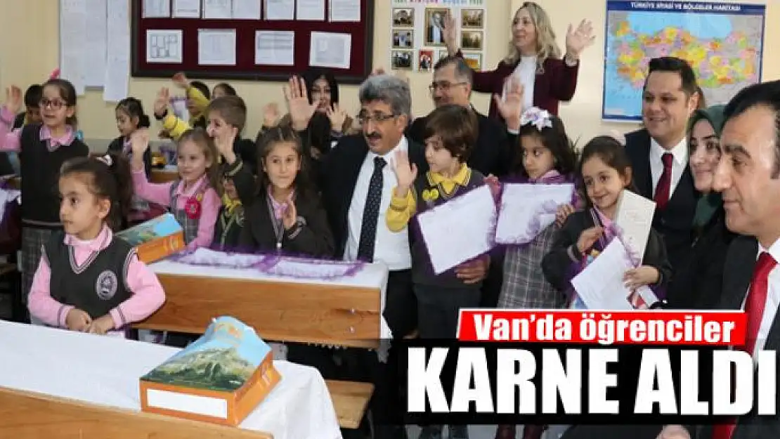 Van'da öğrenciler karne aldı