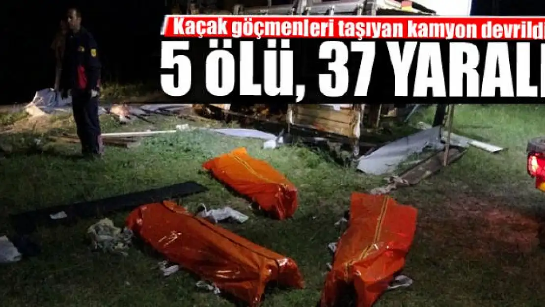 Kaçak göçmenleri taşıyan kamyon devrildi: 5 ölü, 37 yaralı