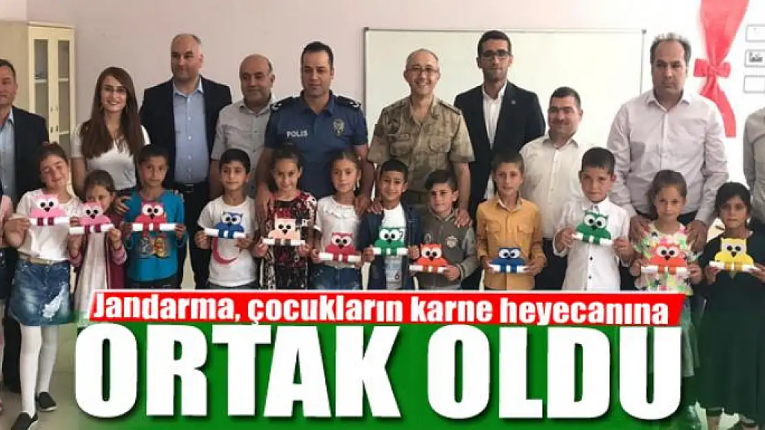 Jandarma, çocukların karne heyecanına ortak oldu