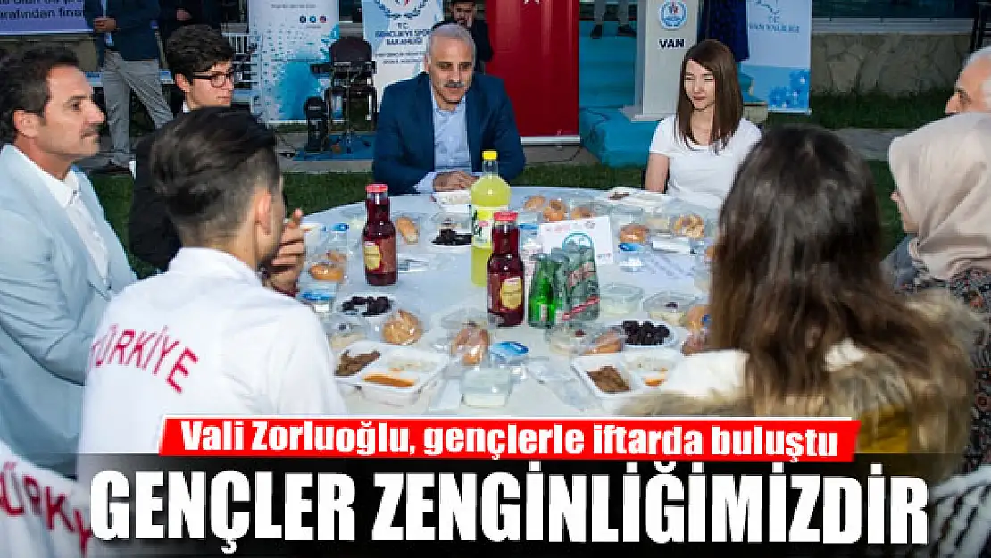 Vali Zorluoğlu, gençlerle iftarda bir araya geldi