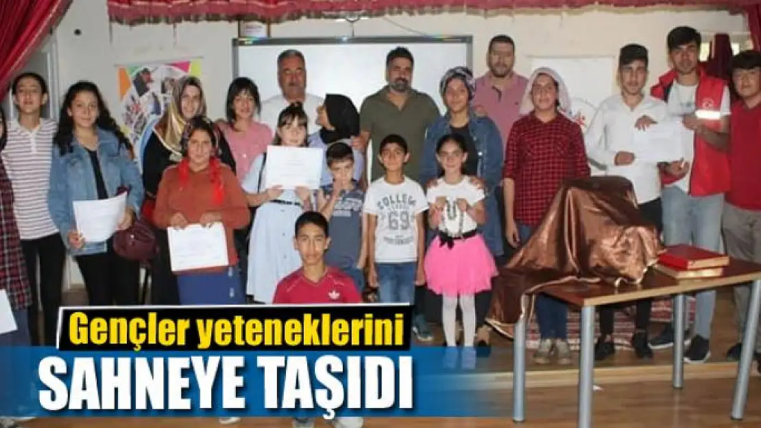 Gençler yeteneklerini sahneye taşıdı