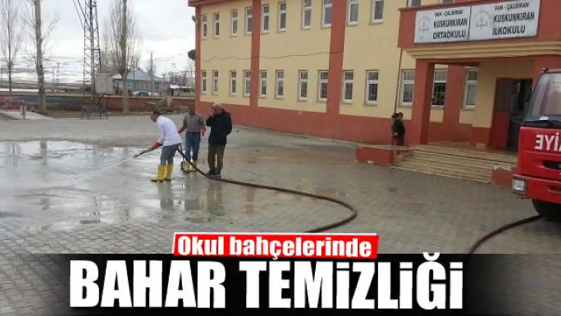 Okul bahçelerinde bahar temizliği 