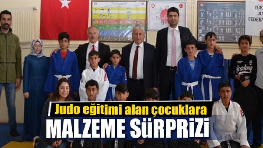 Judo eğitimi alan çocuklara malzeme sürprizi