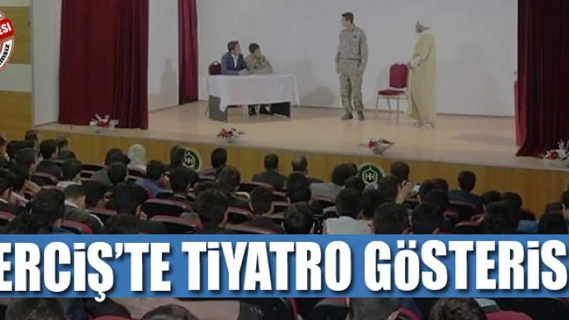 Erciş'te tiyatro gösterisi