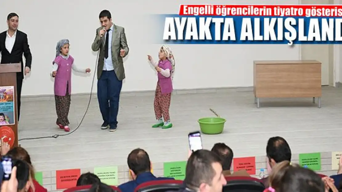 Engelli öğrencilerin tiyatro gösterisi ayakta alkışlandı 