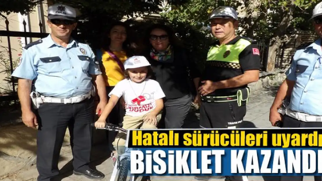 Hatalı sürücüleri uyardı, bisiklet kazandı