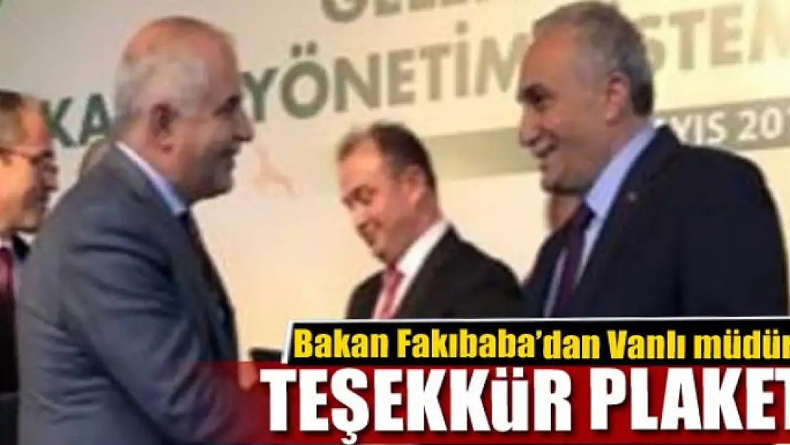 Bakan Fakıbaba'dan Vanlı müdüre teşekkür plaketi