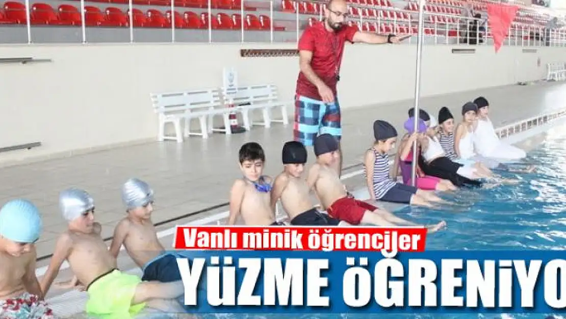 Vanlı minik öğrenciler yüzme öğreniyor 