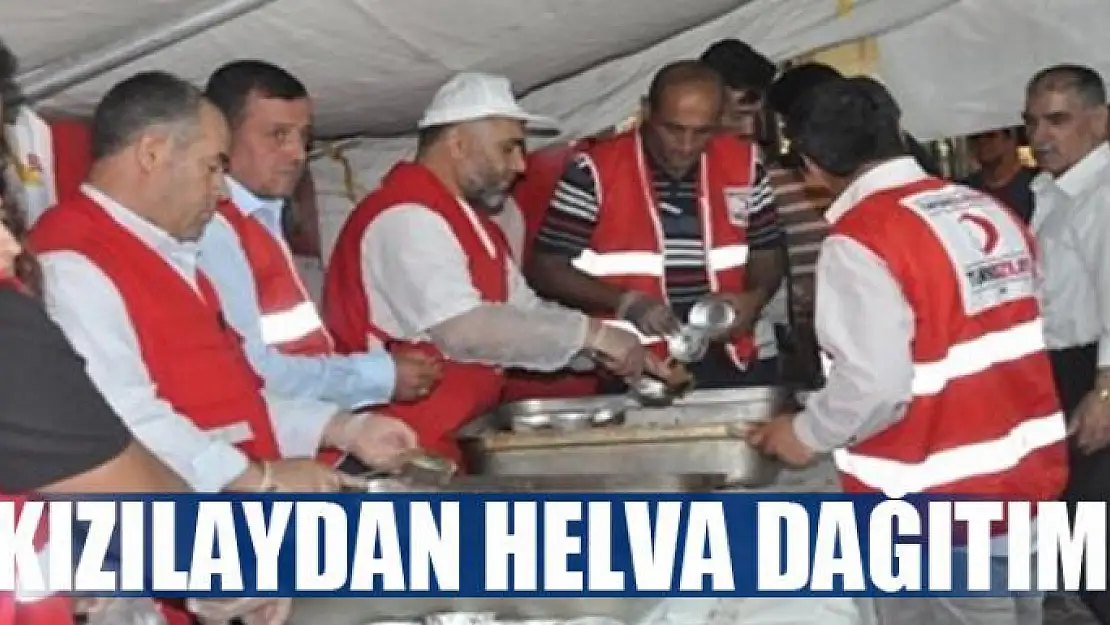 Kızılaydan helva dağıtımı