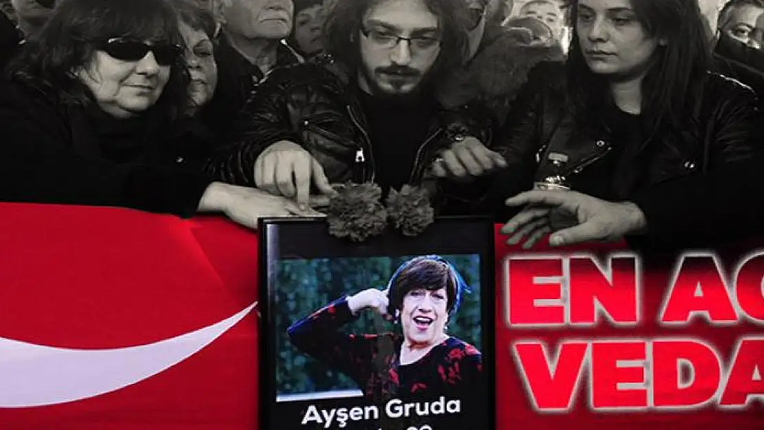 Usta oyuncu Ayşen Gruda son yolculuğuna uğurlandı!