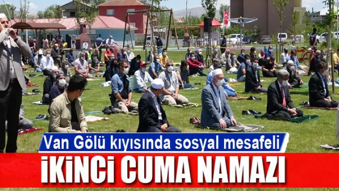 Van Gölü kıyısında sosyal mesafeli ikinci cuma namazı