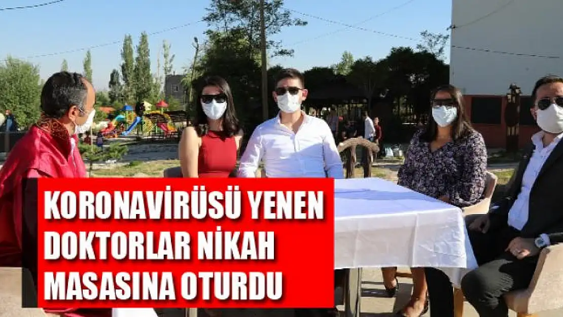 KORONAVİRÜSÜ YENEN DOKTORLAR NİKAH MASASINA OTURDU