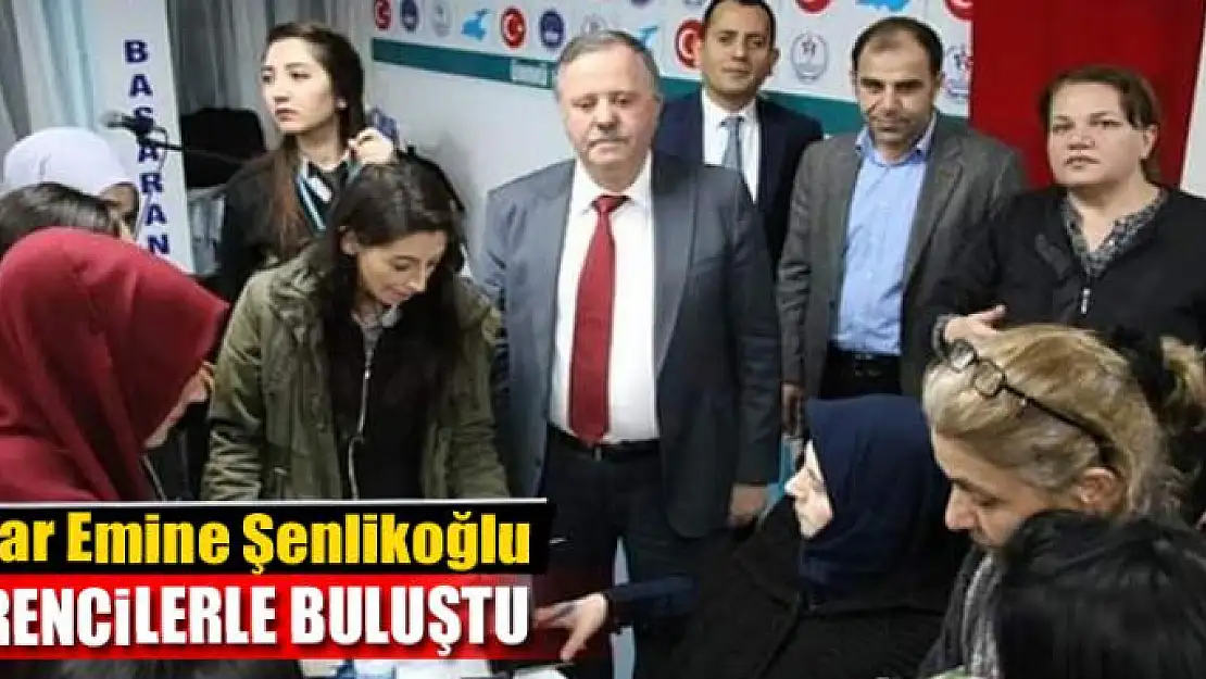 Yazar Emine Şenlikoğlu KYK öğrencileriyle buluştu