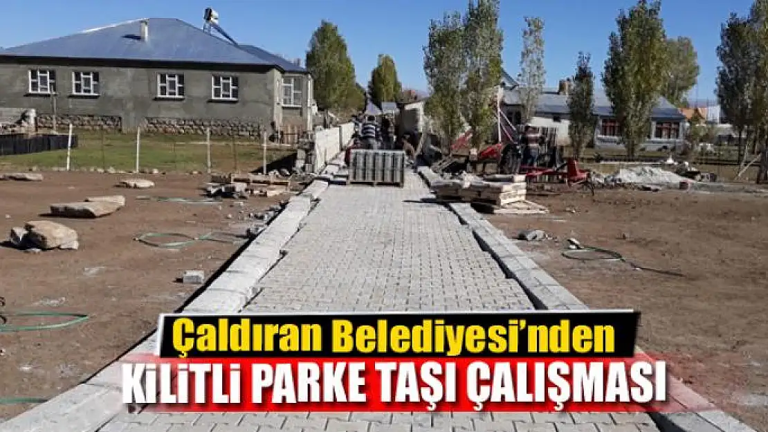 Çaldıran Belediyesi'nden kilitli parke taşı çalışması 