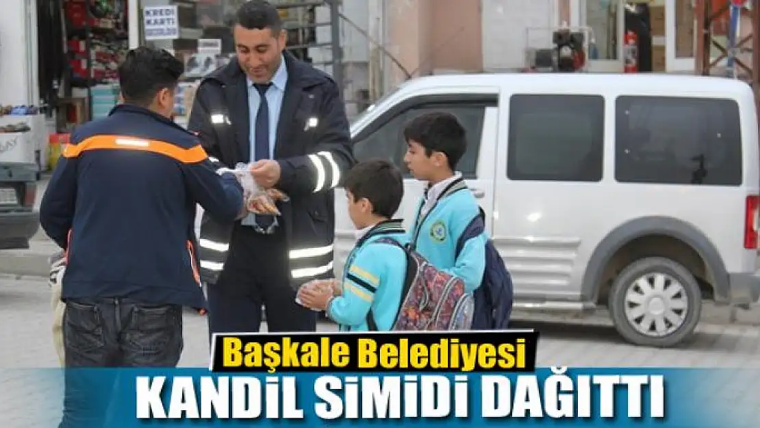 Başkale Belediyesi kandil simidi dağıttı 