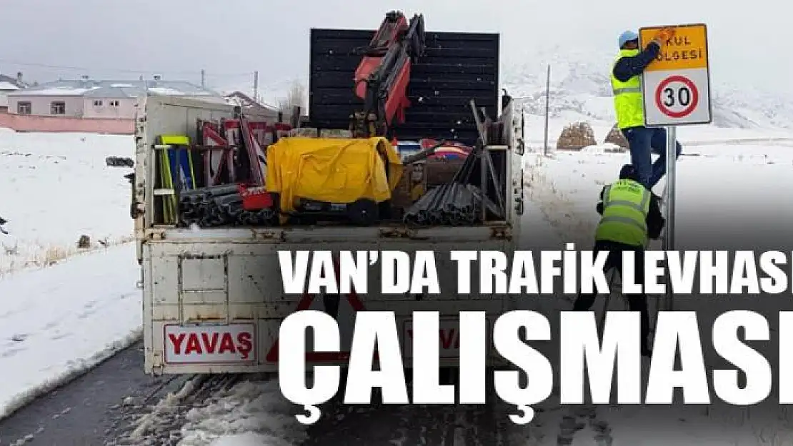 Van'da trafik levhası çalışması