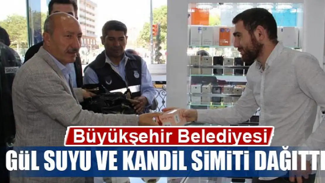 Büyükşehir Belediyesi, gül suyu ve kandil simiti dağıttı