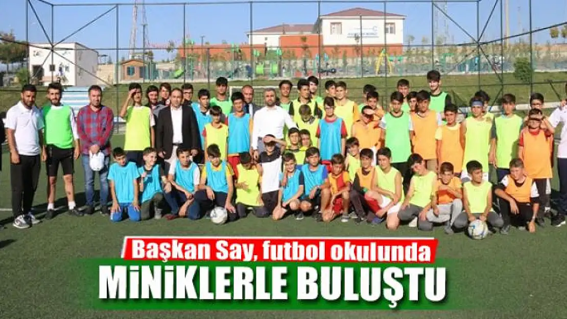 Başkan Say, futbol okulunda miniklerle buluştu