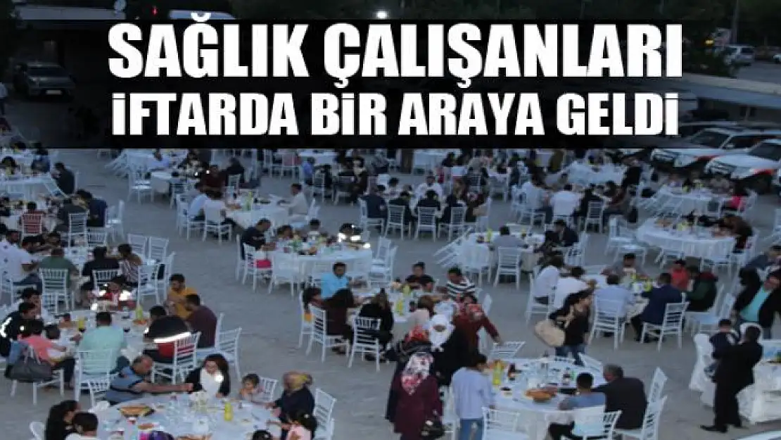 Sağlık çalışanları iftarda bir araya geldi