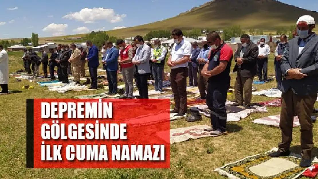 Depremin gölgesinde ilk Cuma namazı