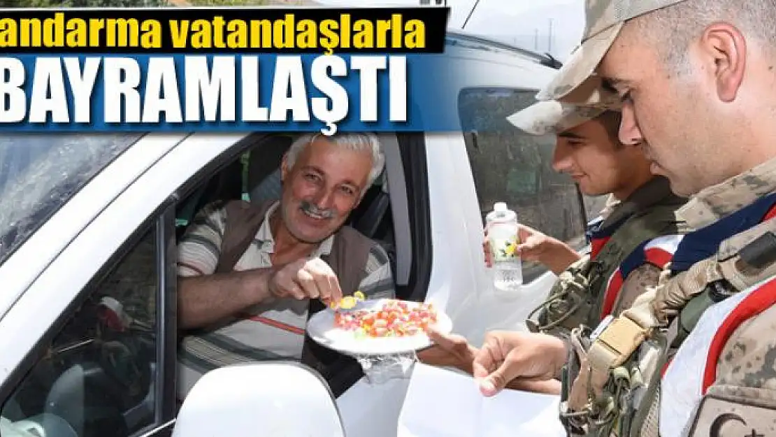 Jandarma vatandaşlarla bayramlaştı