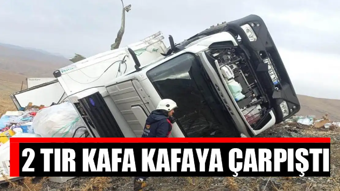 2 tır kafa kafaya çarpıştı