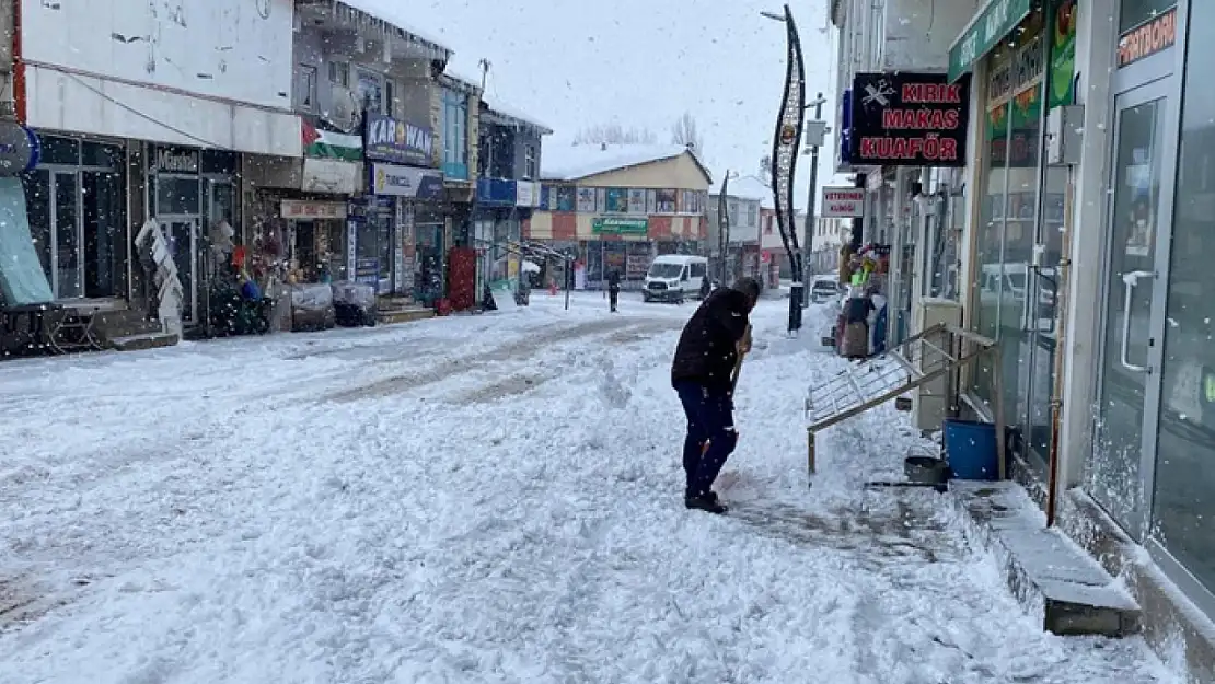 20 köy yolu ulaşıma kapandı