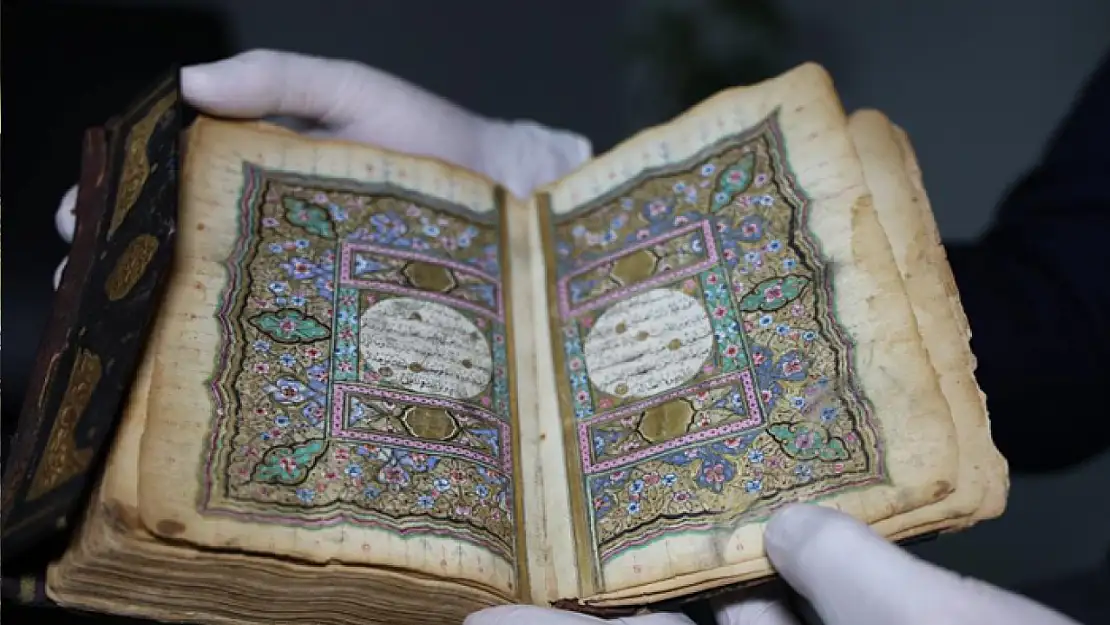 200 yıllık Kur'an-ı Kerim'i Cumhurbaşkanı'na hediye etmek istiyor