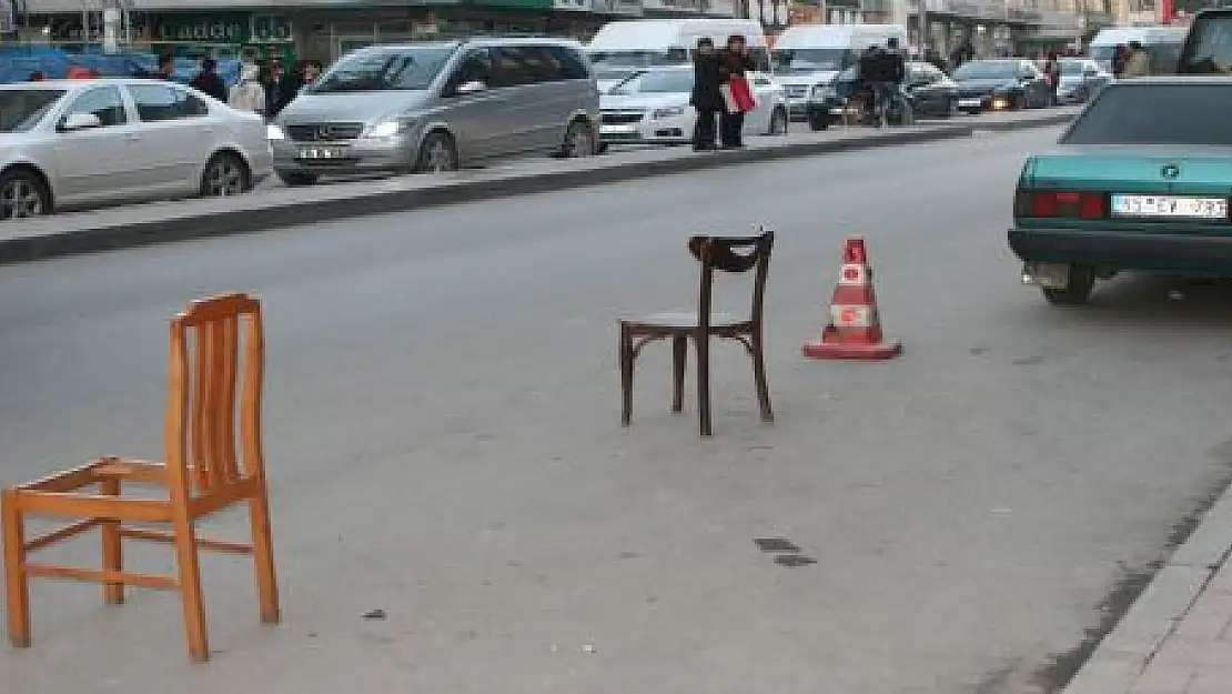 PARK YASAĞI'NA ESNAF'TAN ÇÖZÜM