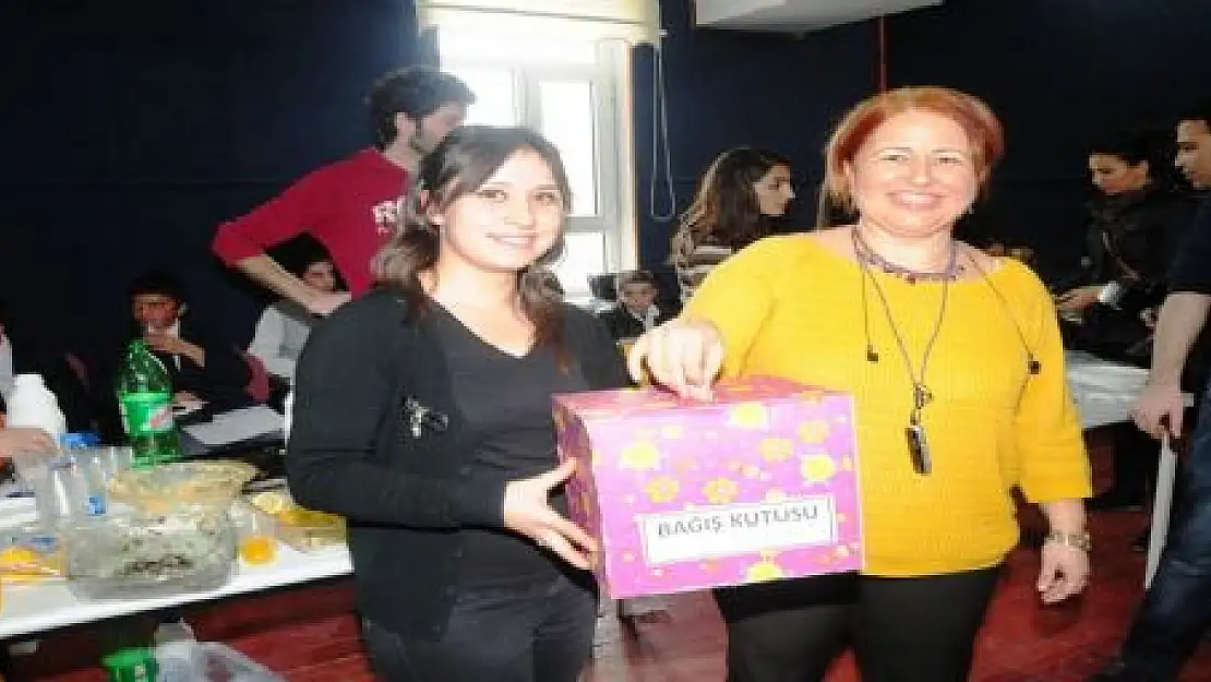 Öğrencilerden köy okulları için kermes