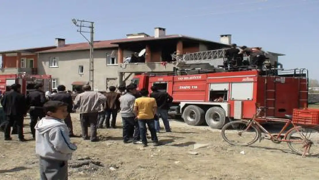 VAN'DA YANGIN: 1 ÖLÜ, 3 YARALI