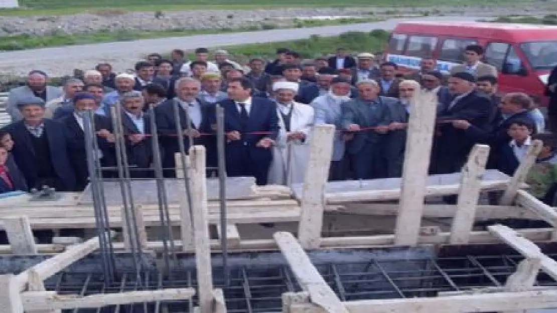 KENDİ KÖYÜNE CAMİİ PROJESİ HAZIRLADI