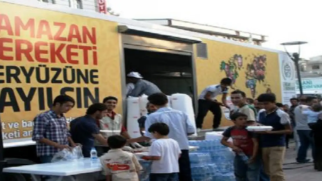 İHH GEZİCİ AŞEVİ TIR'I VAN'DA