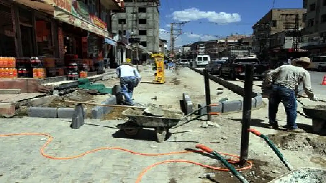 BELEDİYE'DEN YOL YAPIM ÇALIŞMASI