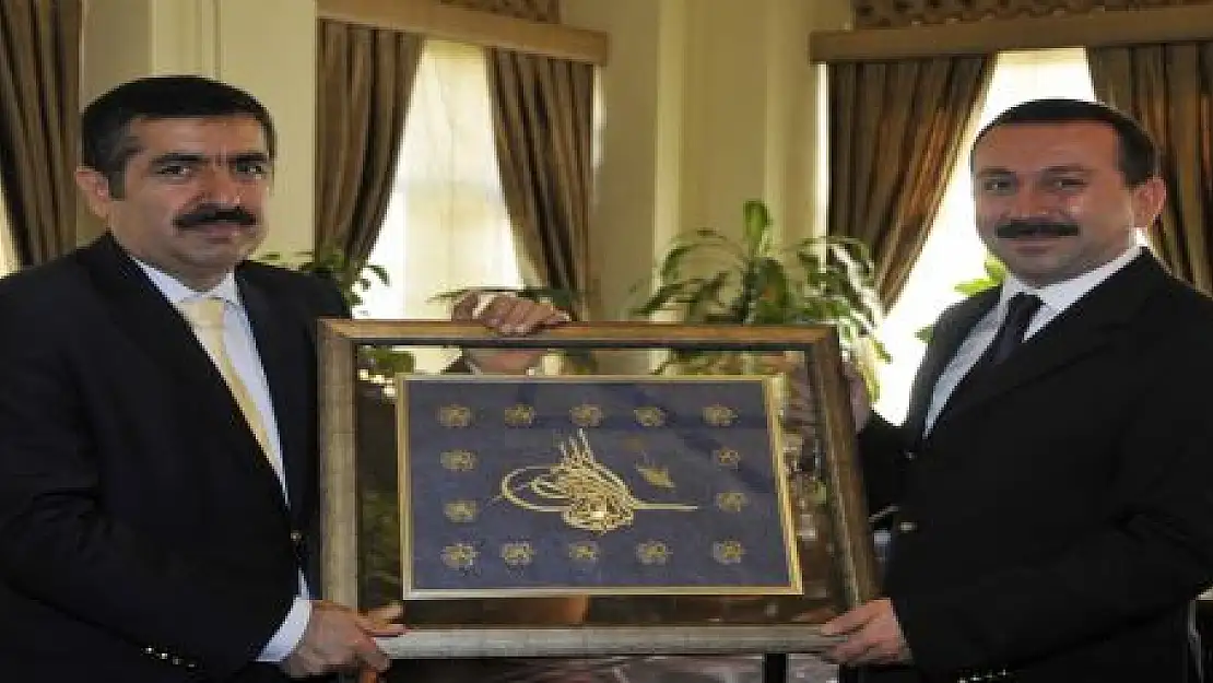 Yeni  Van Valisi  Doğan Konya'da  vedalaşıyor