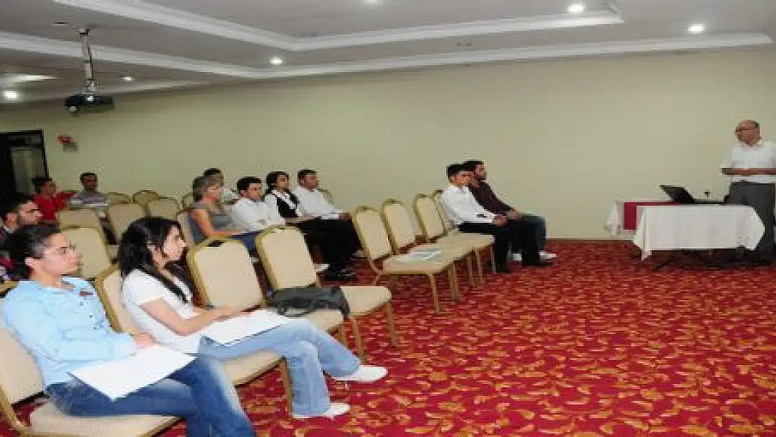 Otel çalışanlarına seminer