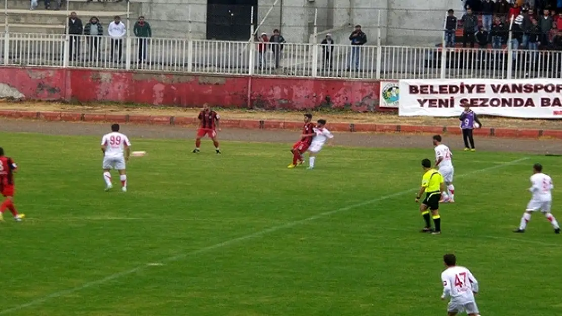 BELEDİYE VANSPOR 3 PUANI 2 GOLLE ALDI