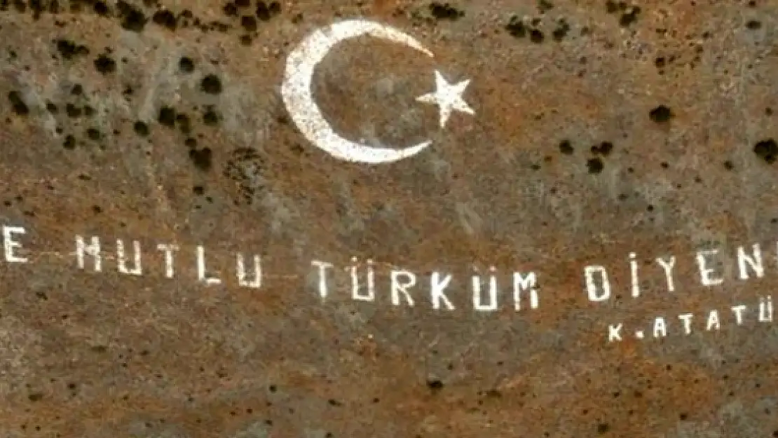 'NE MUTLU TÜRKÜM DİYENE YAZILARI SİLİNSİN