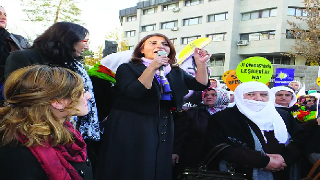 KADINLARDAN ŞİDDETE PROTESTO