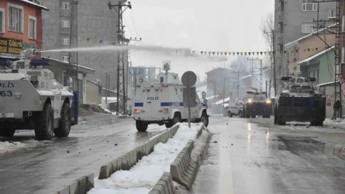 YÜKSEKOVA KARIŞTI  ÖLÜ VAR