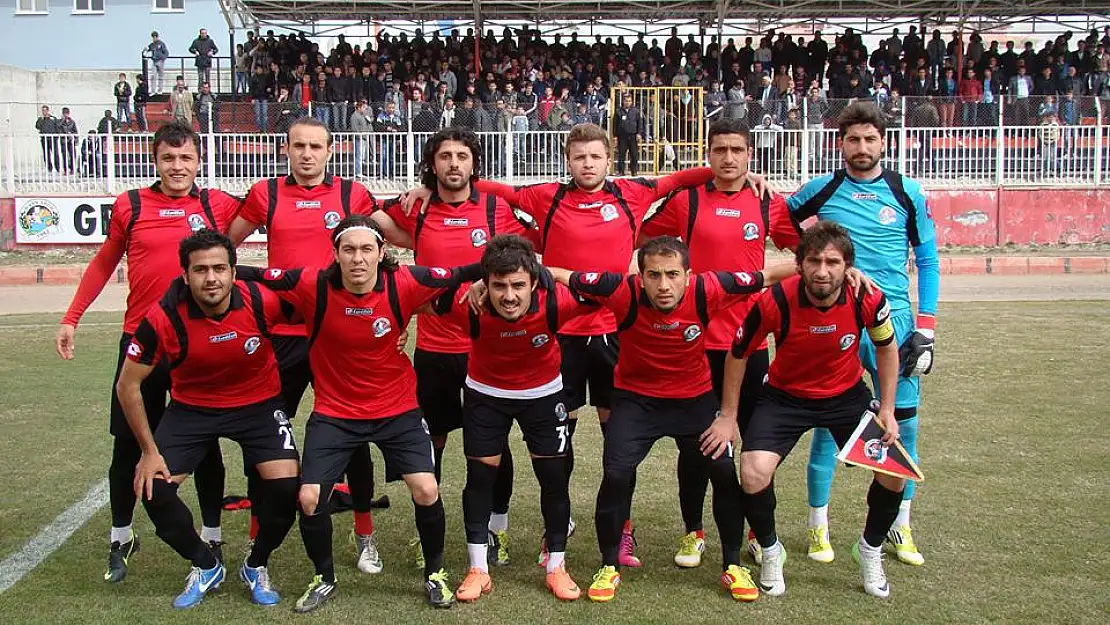 B.VANSPORLU  FUTBOLCULARDAN  İLGiNÇ  PROTESTO